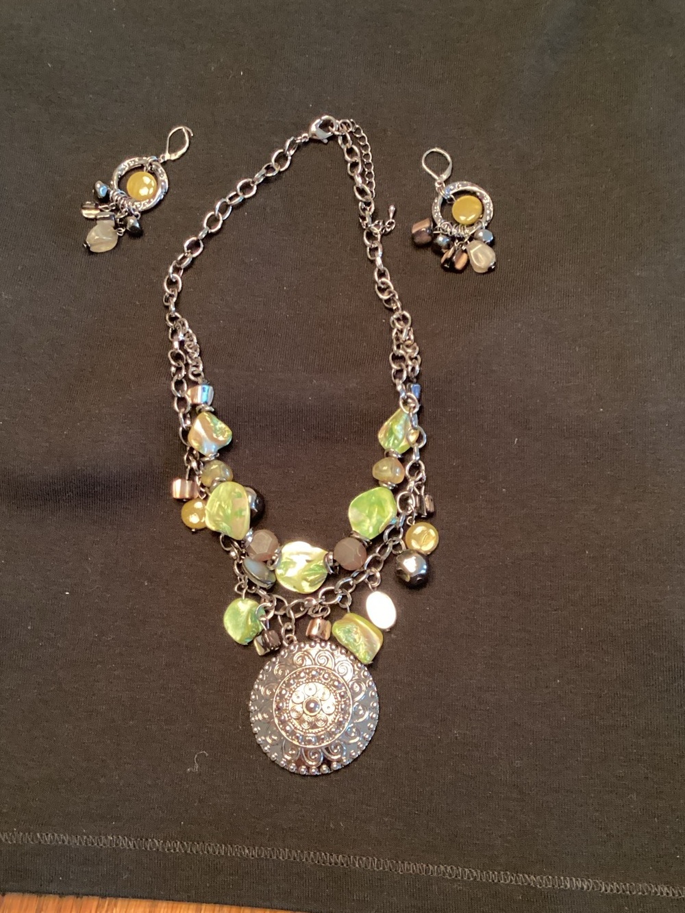 Green Bead & Silver Medallion Necklace Set - Elegant Women’s Accessory